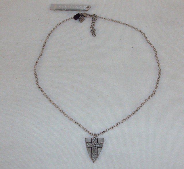 Corrente Colar Crucifixo Pingente Escudo Guess Watch? Strass Importado Aceito Trocas - Foto 2