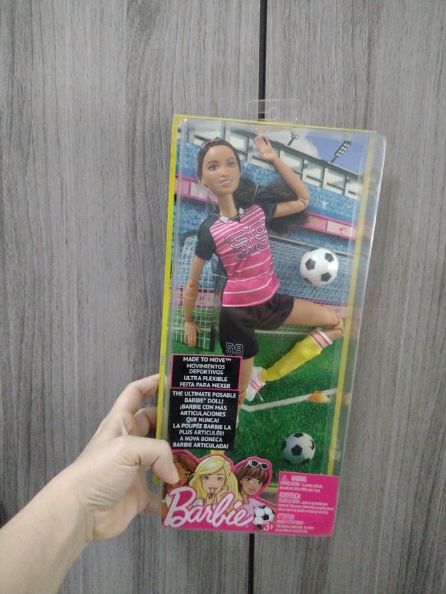 Barbie made to move futebol