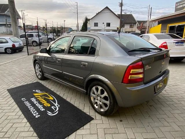 CHEVROLET - CORSA - 2010/2011 - Branca - R$ 35.500,00 - Auto Mais Veículos