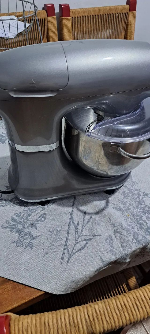 Batedeira Planetária Oster profissional modelo OBAT 912 220w. Usada poucas vezes - Foto 3