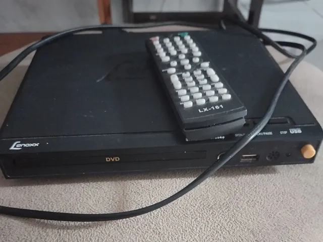 Aparelho DVD Lenox com defeito.