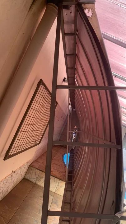 Toldo seminovo de policarbonato preto - 8,10m x 2,10m 
