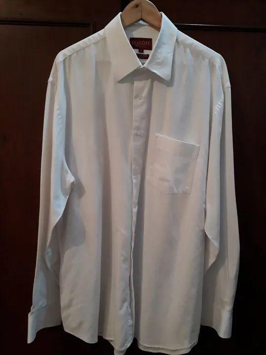 Três camisas sociais - Tam. XG - todas de marca