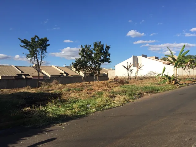 Lotes Oriente Ville próx jd Madrid município de Goiânia