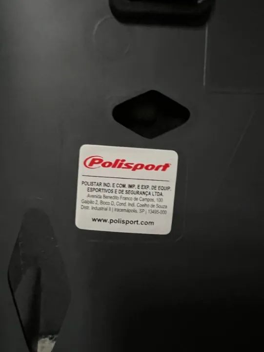 Cadeirinha traseira Polisport Dusky FF V29 Preta e Vermelha - Usada mas em ótim - Foto 3