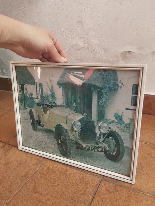 Quadro antigo de um carro antigo  - Foto 3