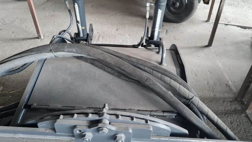 Implemento Fresadora De Asfalto Bobcat 60cm Semi Nova 2020;