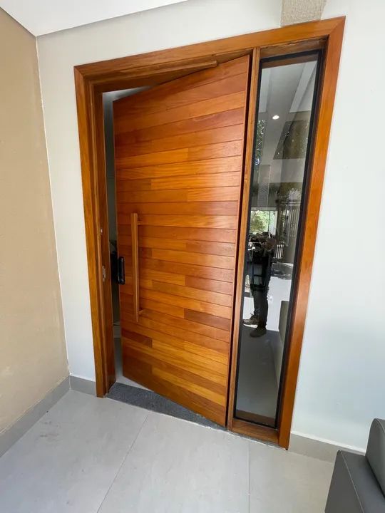 Porta de madeira maciça - SOB MEDIDA