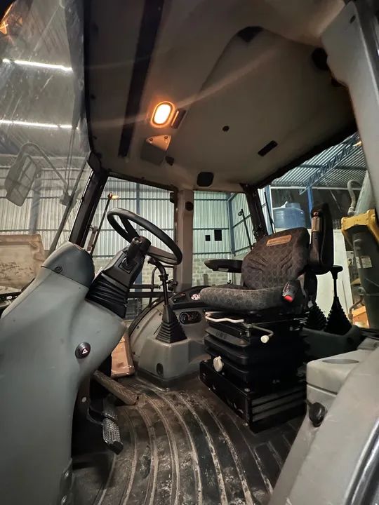 Retroescavadeira New Holland B110 2018 4X4  - Foto 6