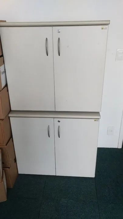Armário baixo 2 portas, em Mdf, tenho 13u iguais, bom estado. E outros.