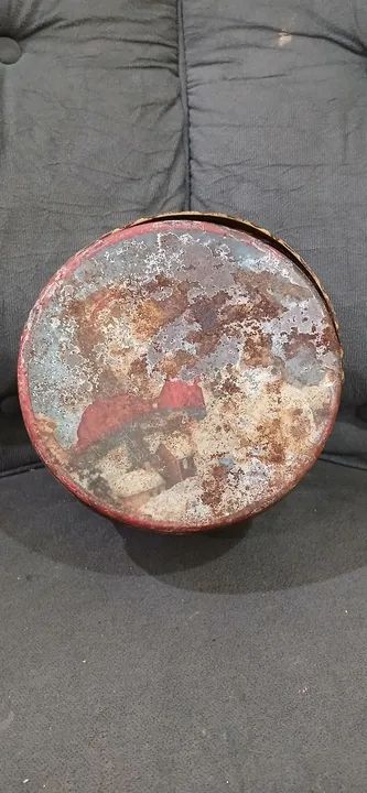 Caixa de metal aAntiga lata cestinha marilú biscoitos sortidos