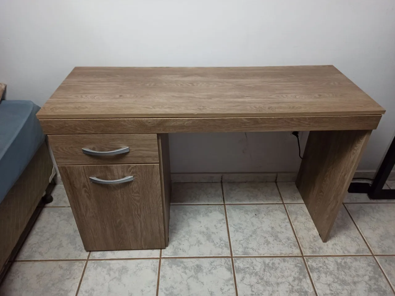 Mesa de Escritório com Gavetas