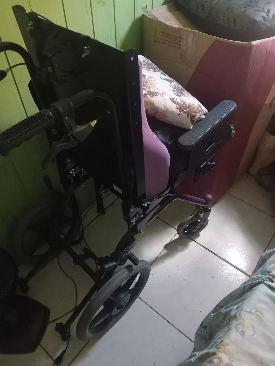 Cadeira de rodas dobrável