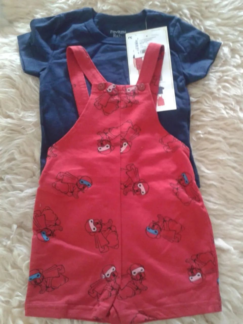 Conjunto jardineira e camiseta Tam M