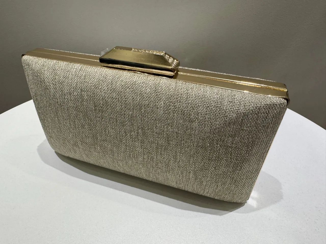 Bolsa de mão Clutch elegante em tom neutro - Foto 2