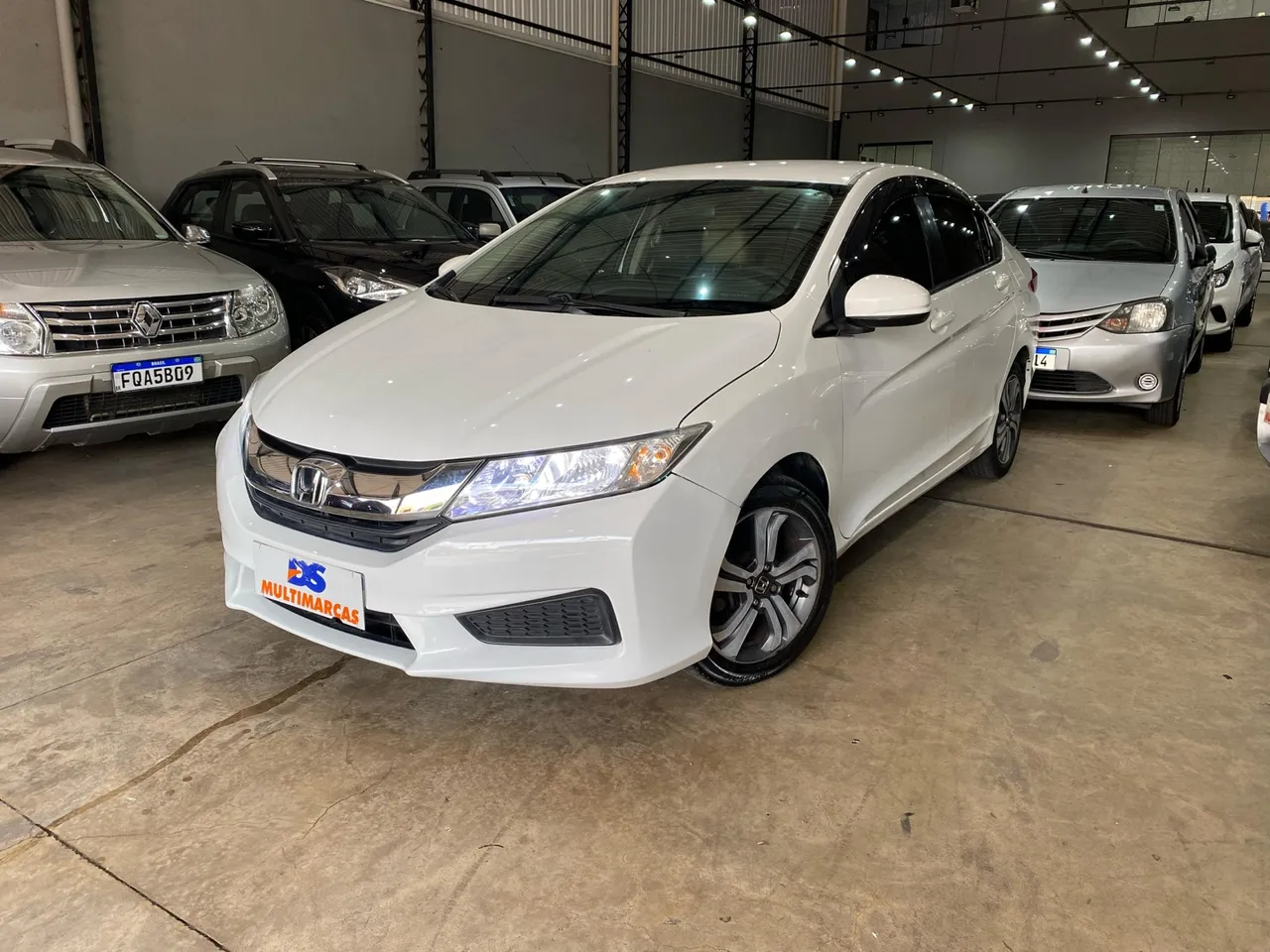 City 1.5 automático 2015 Baixo KM carro lindo!