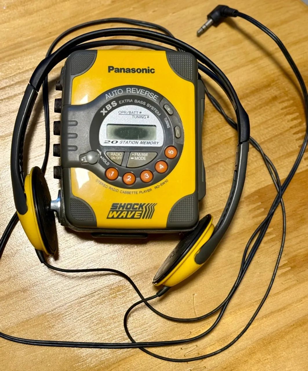 Stereo Panasonic Shock Wave XBS Amarelo Vintage anos 90 RQ- SW10