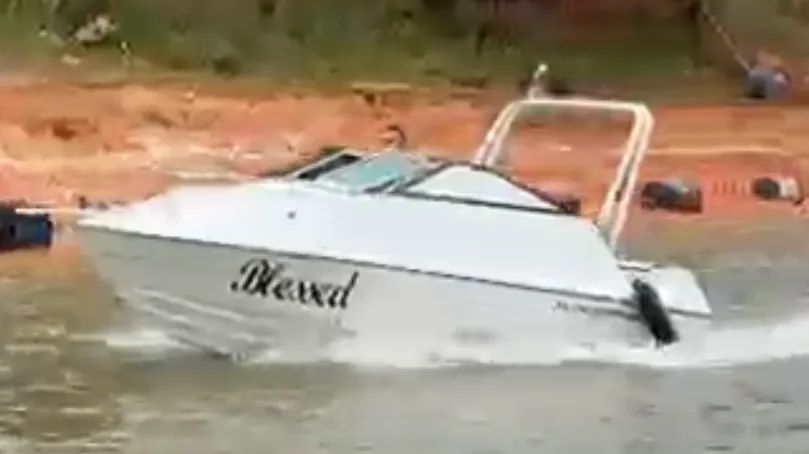 Lancha 16 pés cabinada - Foto 8