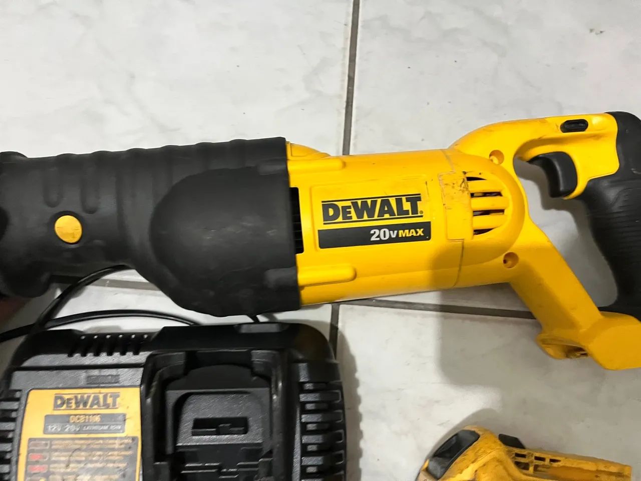 Serra Sabre Dewalt DCS380-B3 - Foto 4