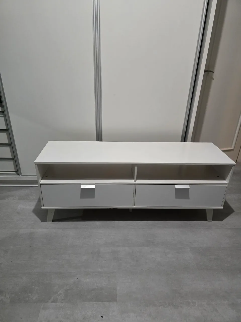Rack branco com 2 portas e 2 nichos