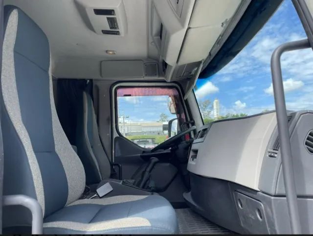 Volvo VM 270 Carroceria - Ano 2020 - Foto 2