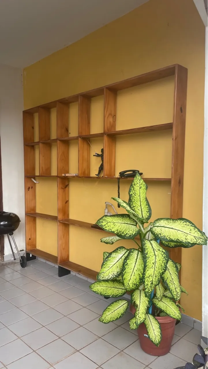 Estante Grande de Madeira - Ideal para Livros, Decoração ou Escritório