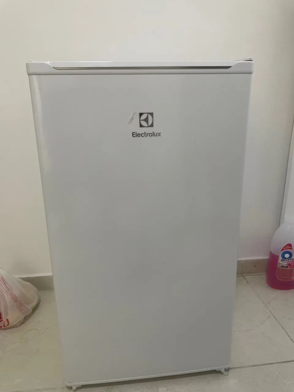 Frigobar Electrolux 90L
