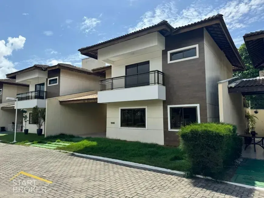 Casa de Condomínio com 4 Quartos e 5 banheiros à Venda, 198 m² por R$ 980.000