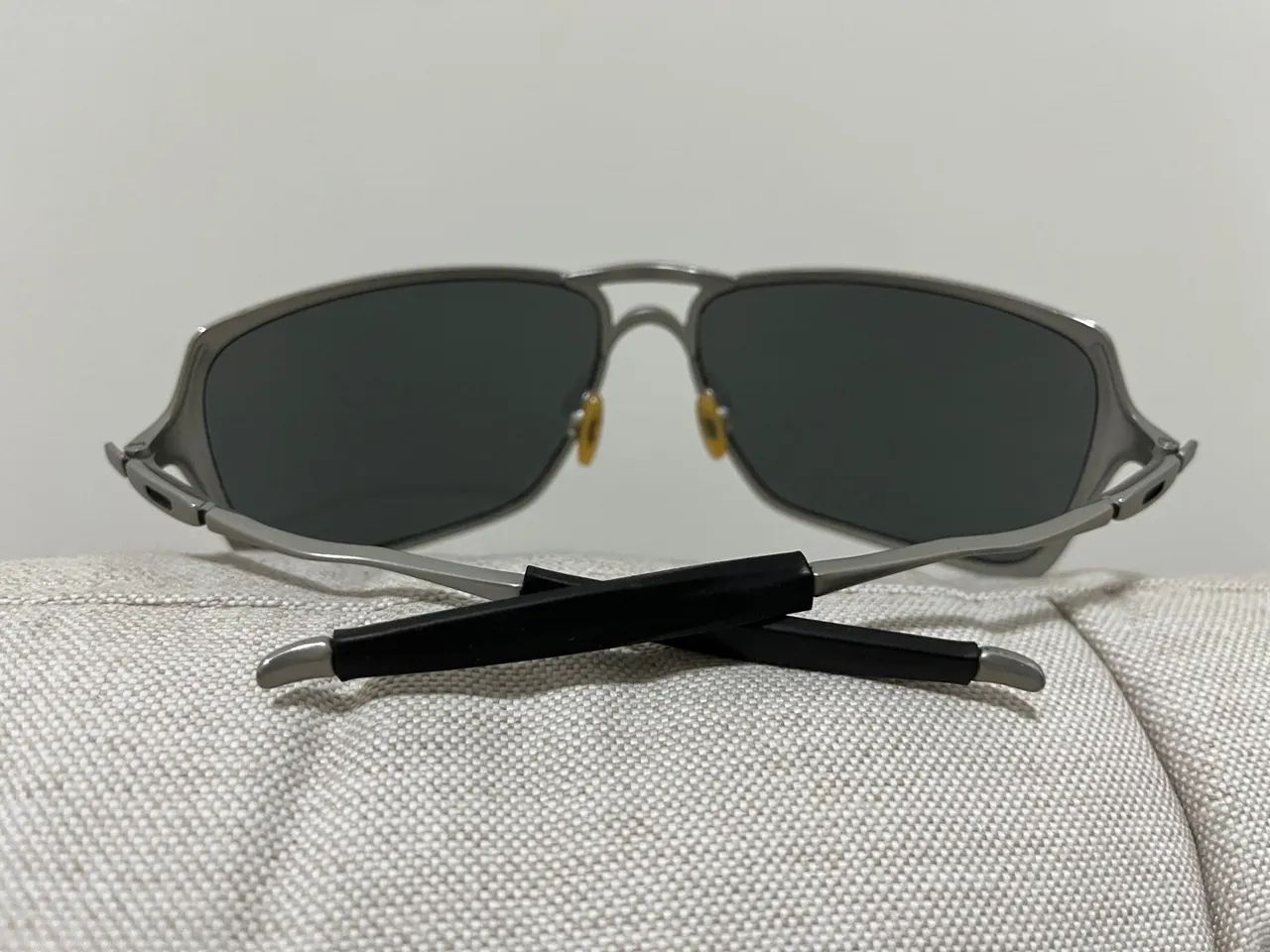 Óculos de Sol Oakley - Titanium - Unissex