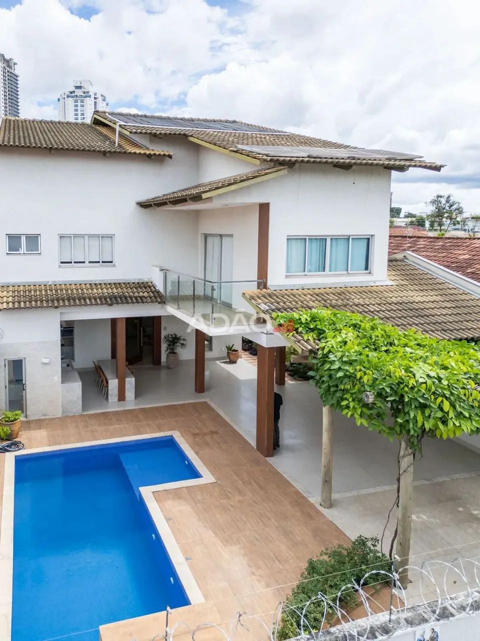SOBRADO Sobrado com 4 Quarto(s) e 2 banheiro(s) à Venda, 352 por R$ 2.190.000 no setor Set