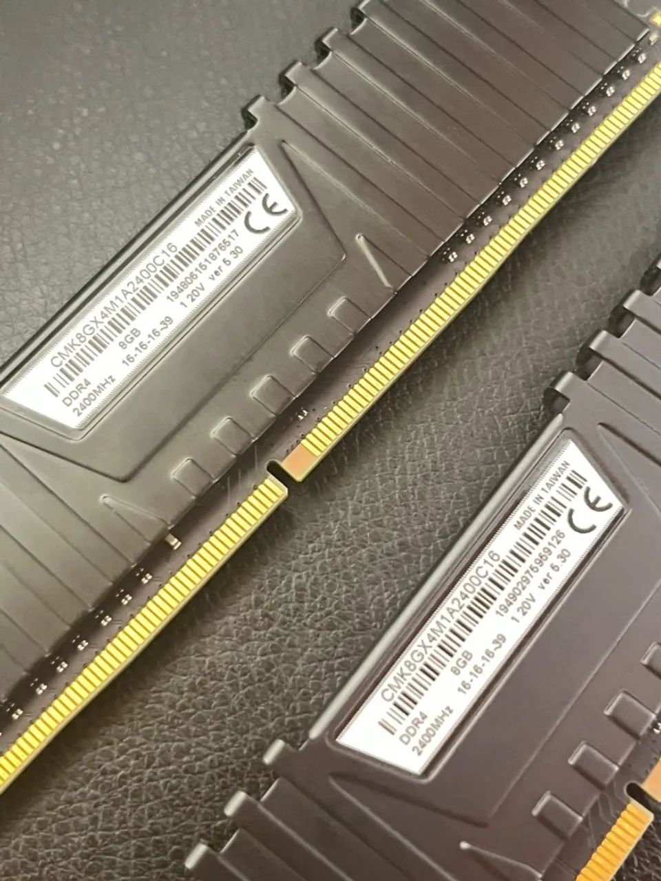 Corsair DDR4 8GB RAM Memory - 2 Sticks64168576690049121