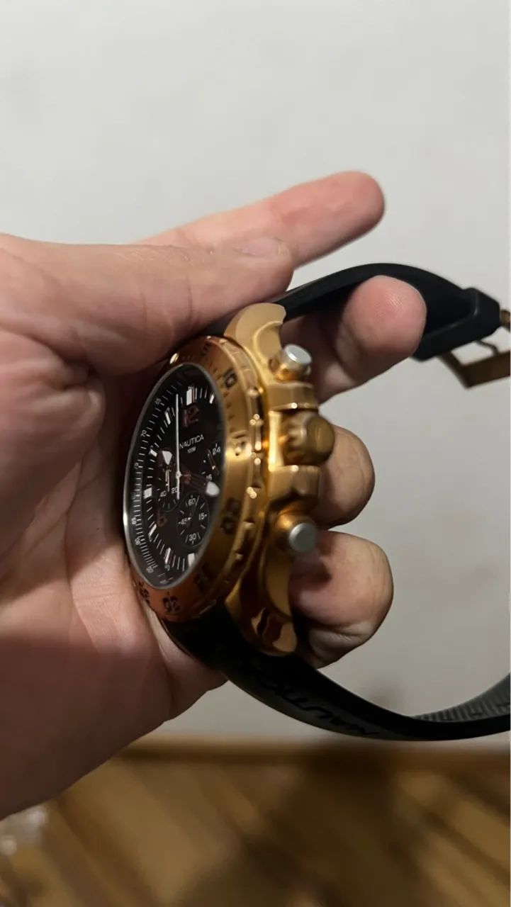 Relógio de pulso dourado com pulseira preta NAUTICA - Foto 2
