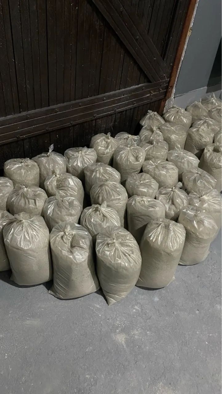 46 sacos de areia lavada