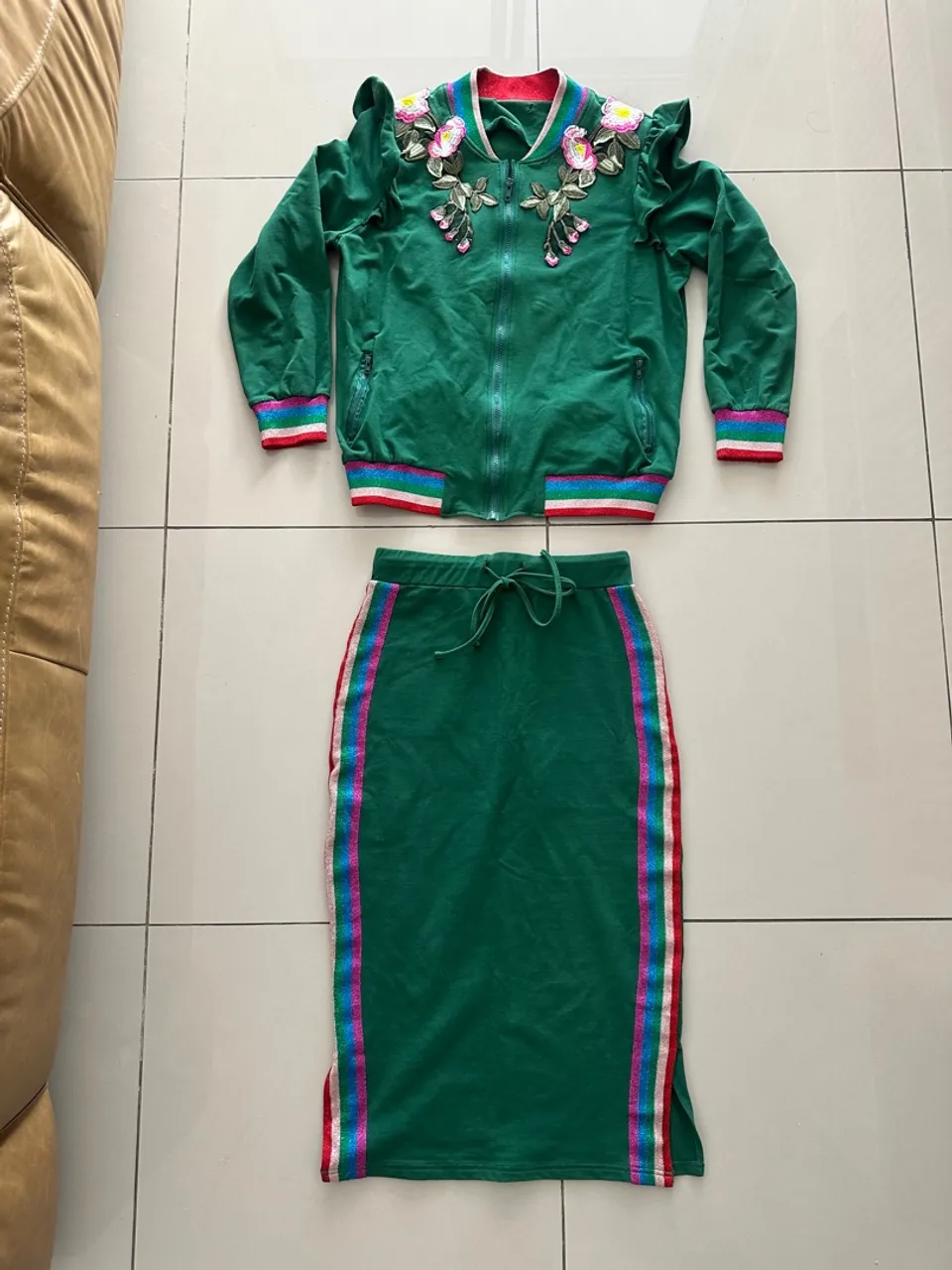 Conjunto Verde com Detalhes Florais - Elegância e Conforto