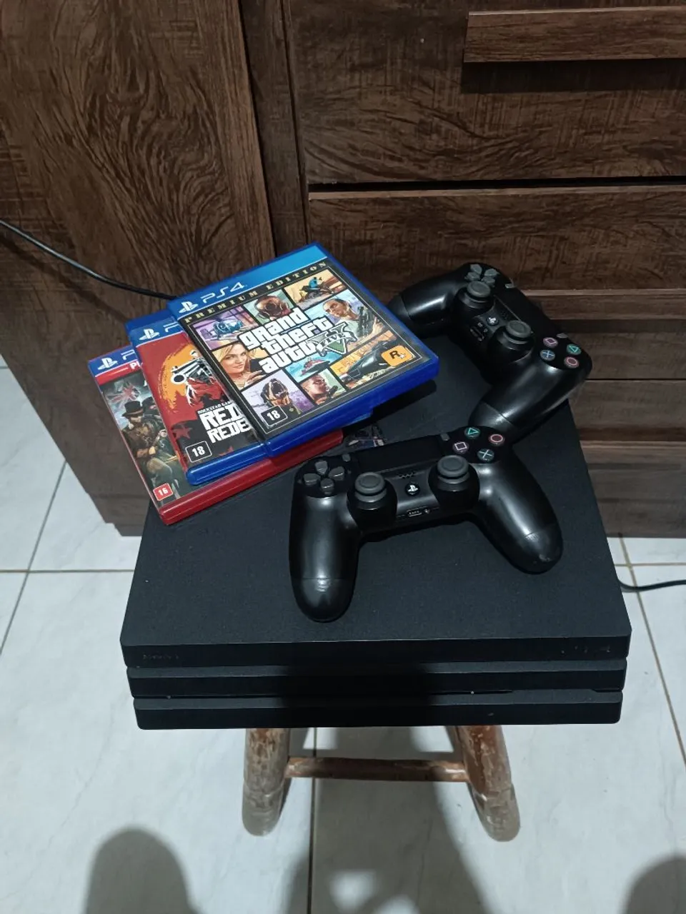 PlayStation 4 1Tb + 2 Controles + Jogos