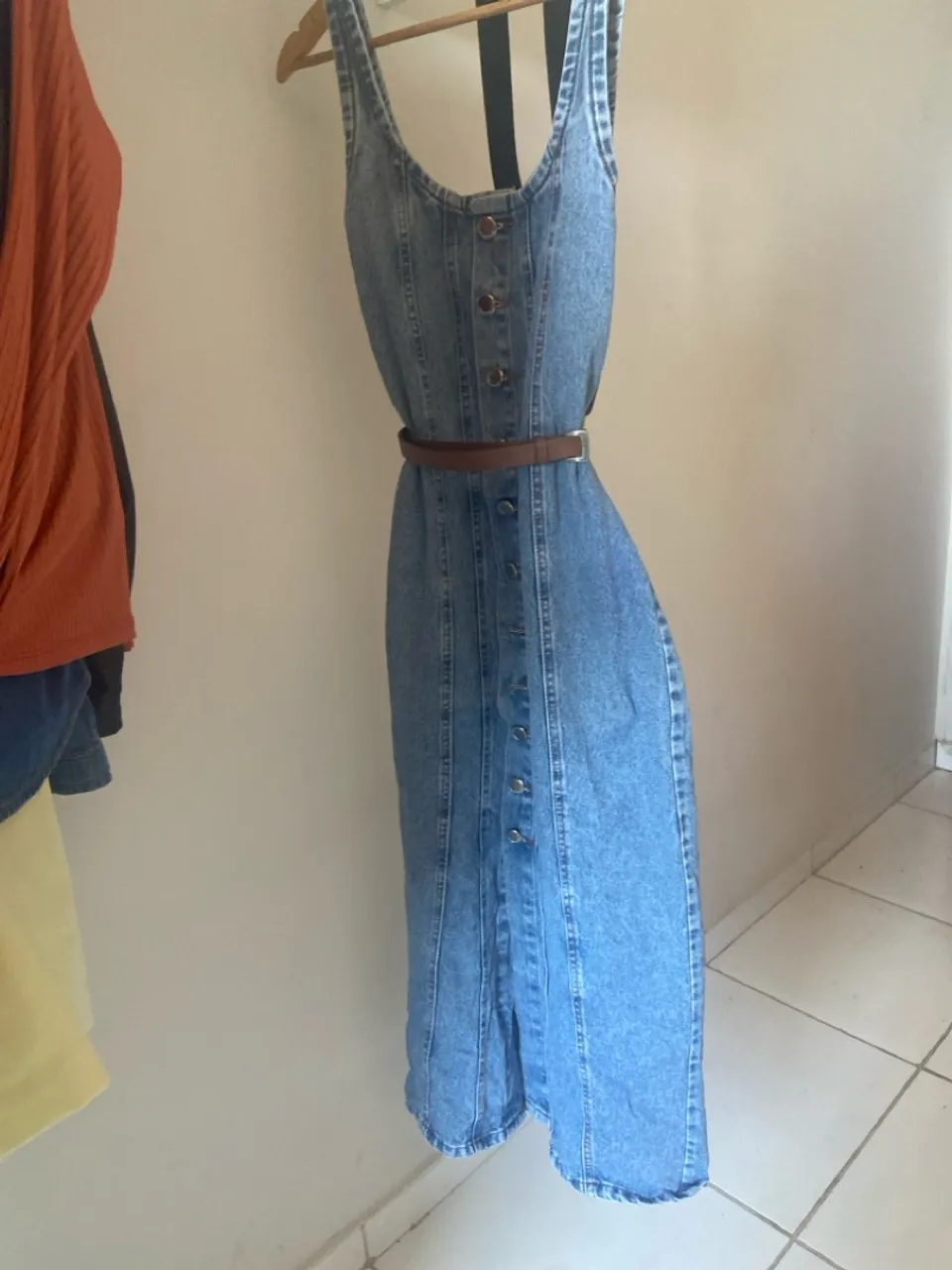 Vestido Jeans Midi com Cinto