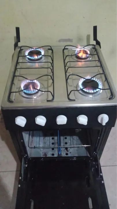 Fogão 4 Bocas com Forno - Ótimo estado!