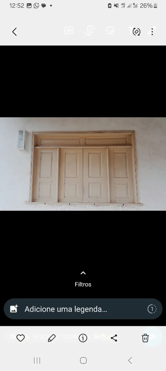 Janela de Madeira Clássica