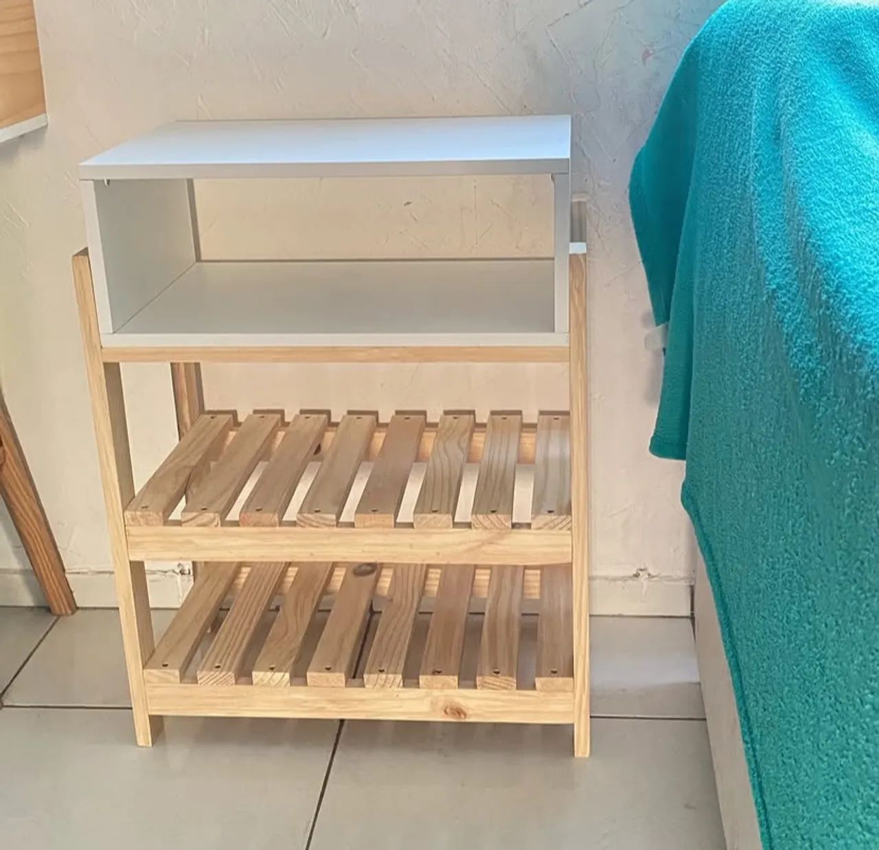 Mesinha de cabeceira feita com pinos e mdf  - Foto 3