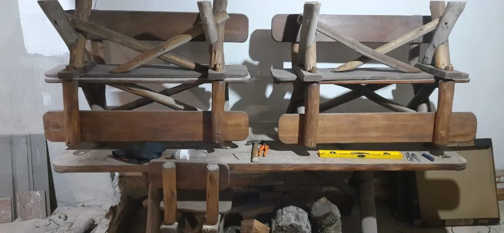 Mesa de churrasco/ Bancos