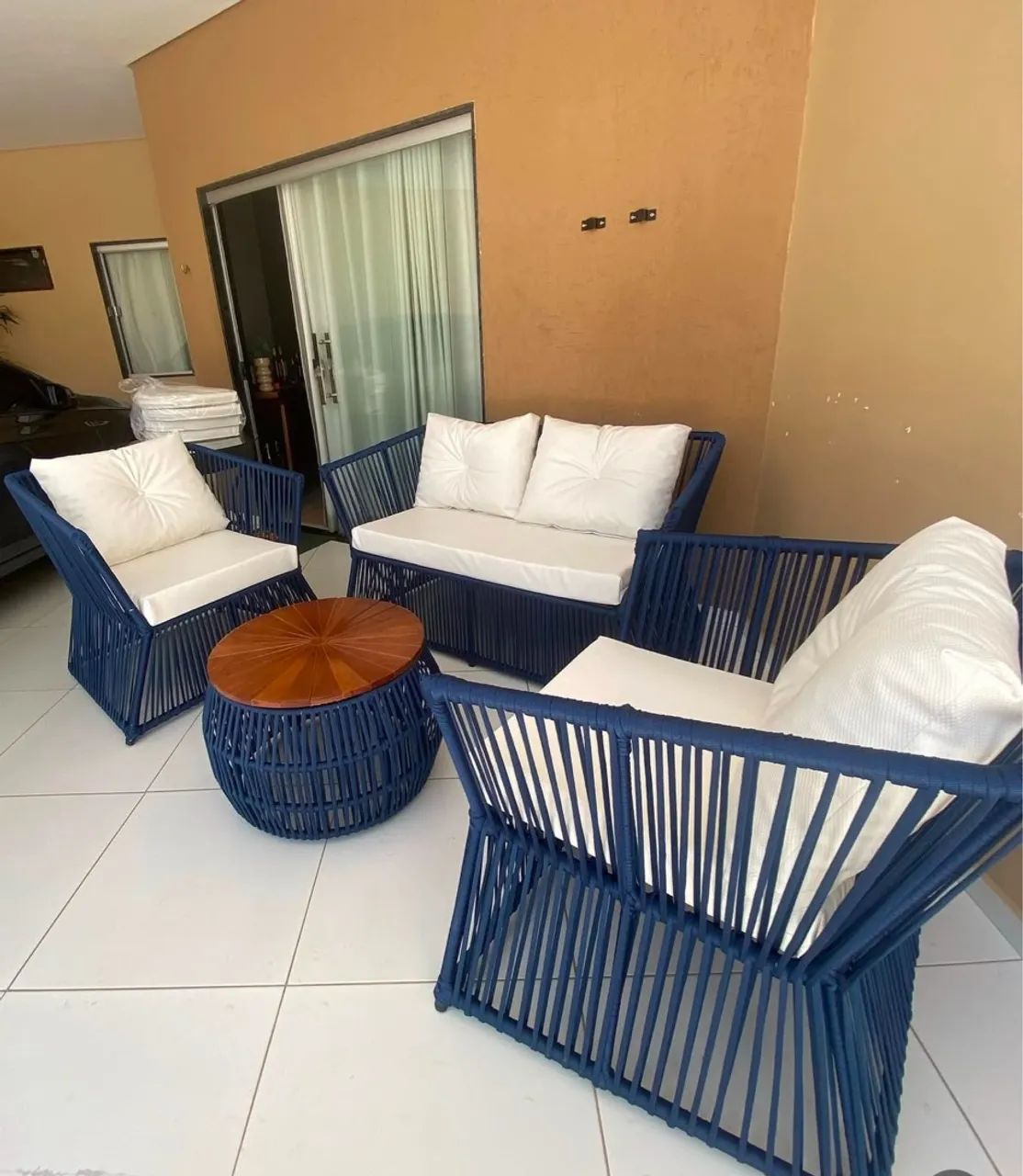 Conjunto de Sofá e Cadeiras Azul com Design Moderno