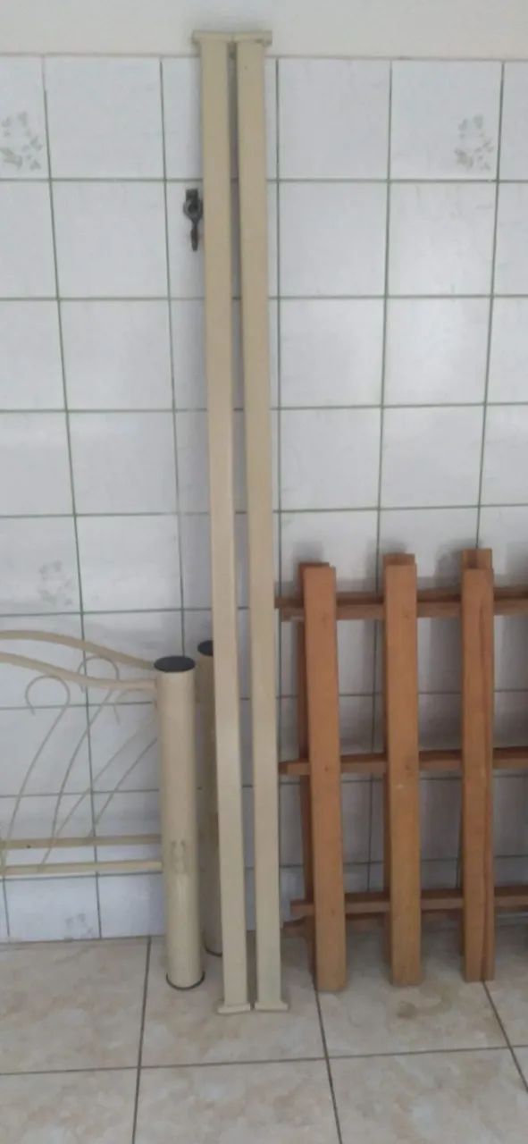 Vendo uma cama de solteiro 64962121464579125