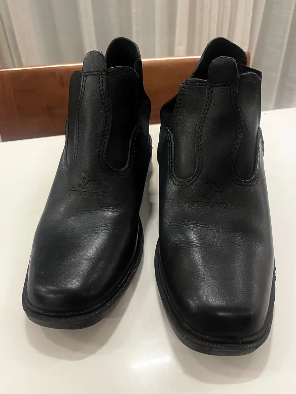 Botas de Couro Preto - Conforto e Estilo