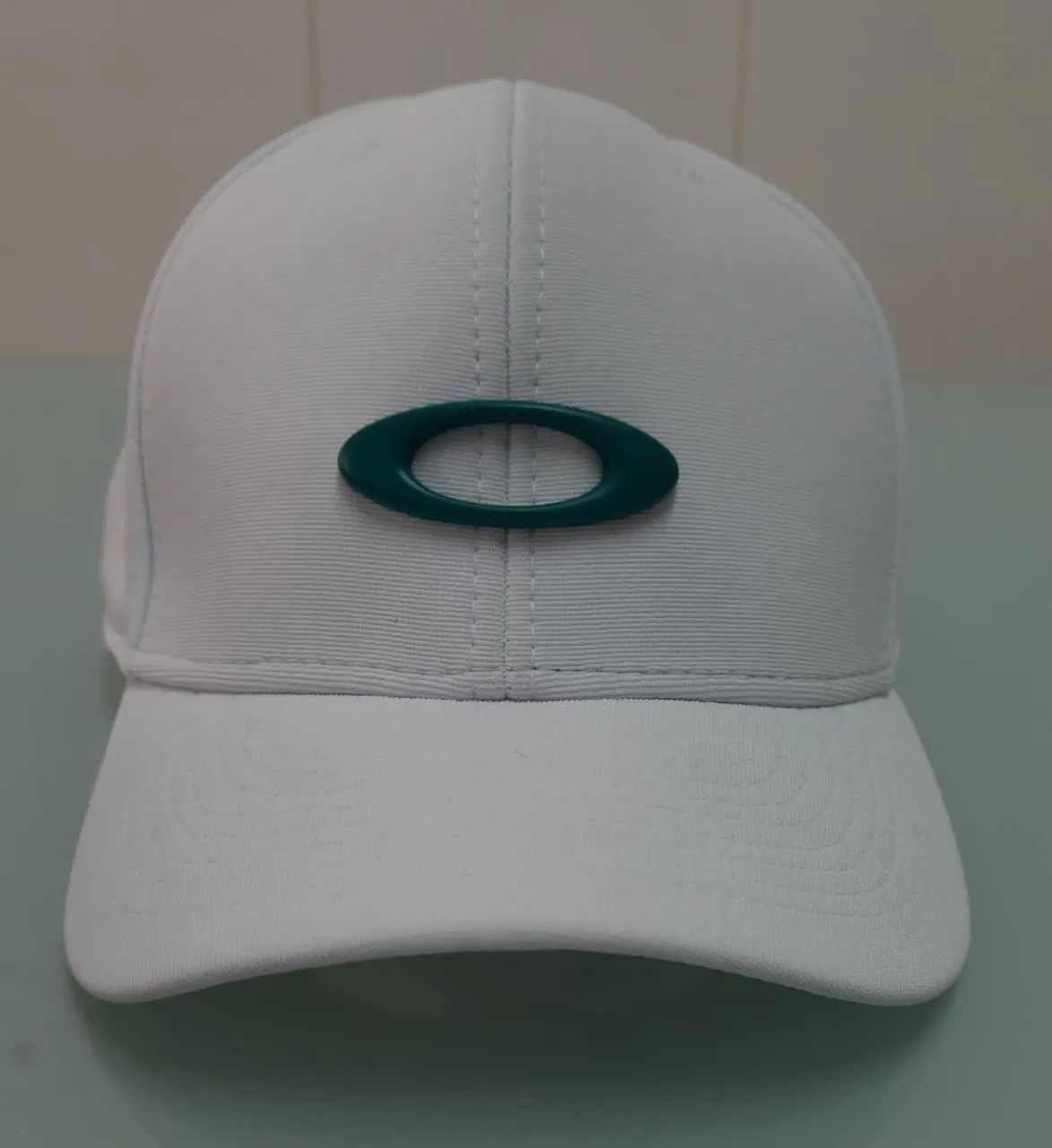 Boné Oakley Tincan Branco e Logo Verde