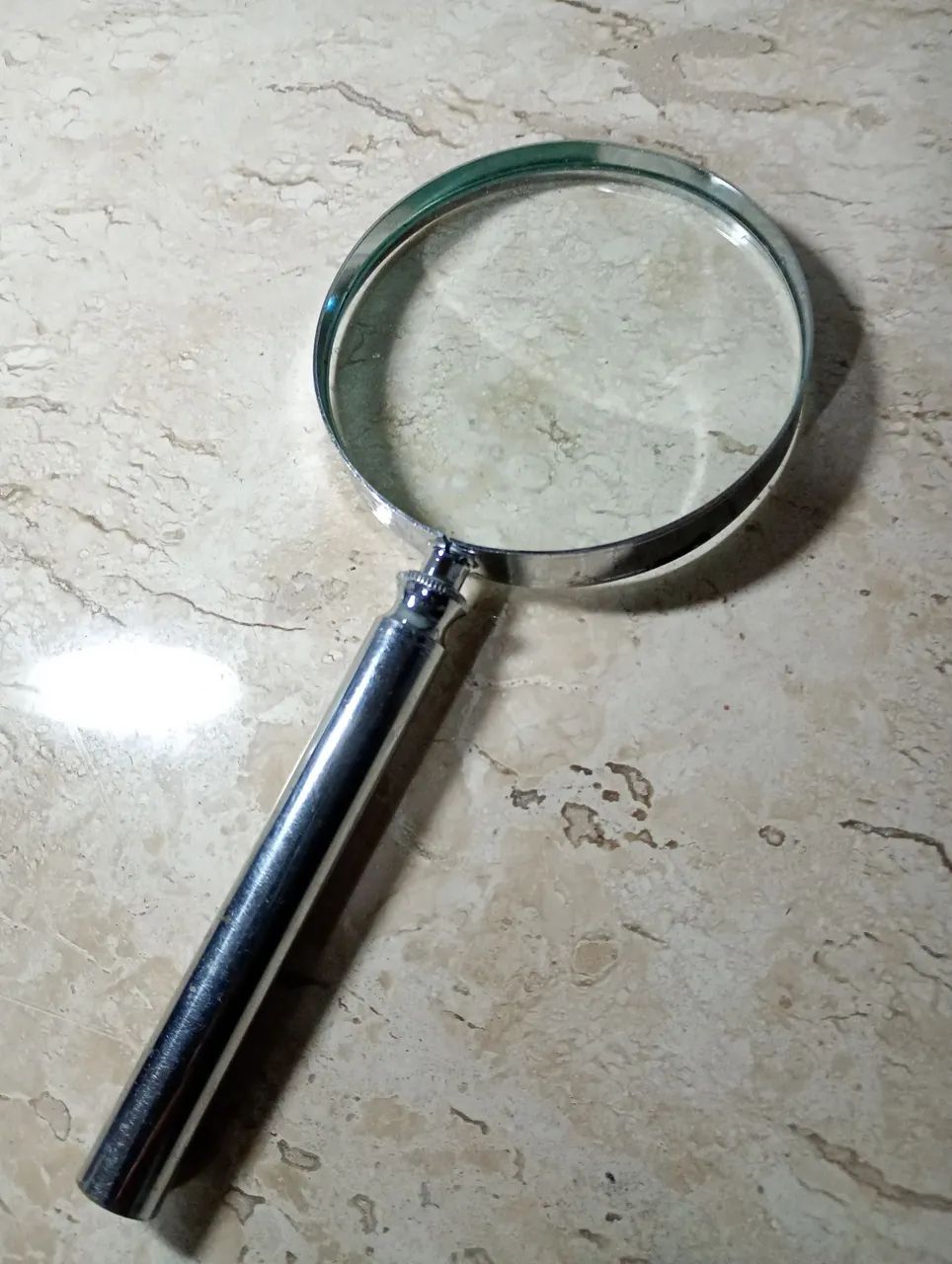 Lupa metal 