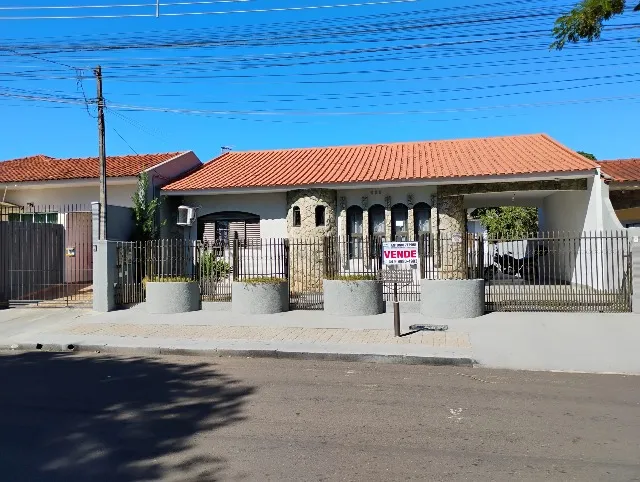 Terreno com 2 casas - Ideal para morar e investir!