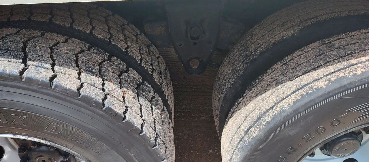  VW Constellation 25.320 Caçamba agrícola  - Foto 4