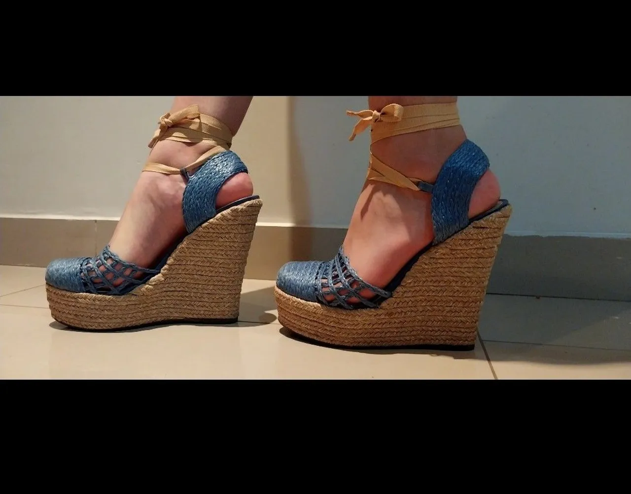 Sandália plataforma azul da Schutz, 38/39