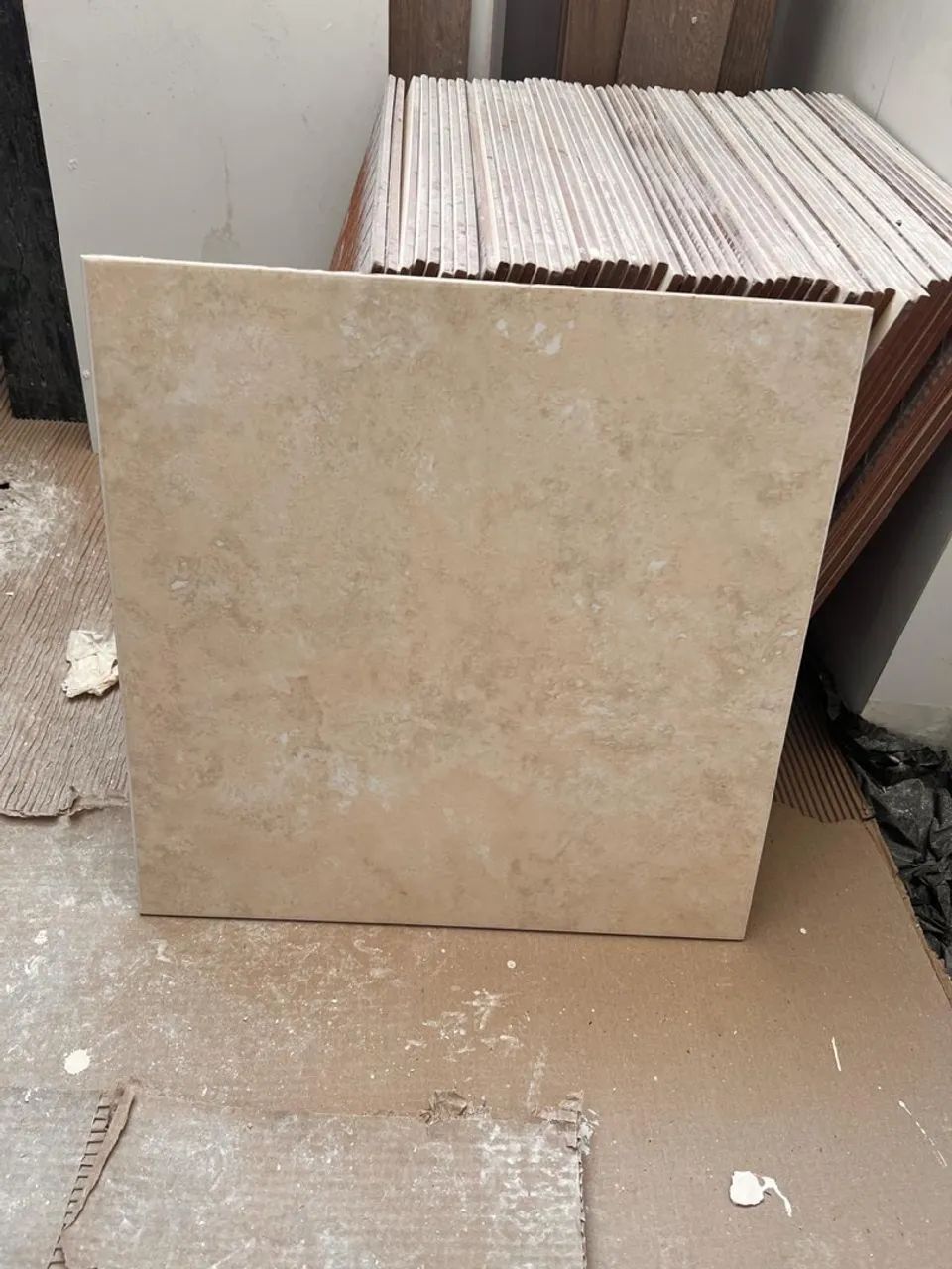 Pisos de Porcelanato Bege - Novo