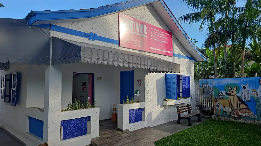 Alugo casa com terreno de 780m2 no Boqueirão a uma quadra da rua da Cidadania